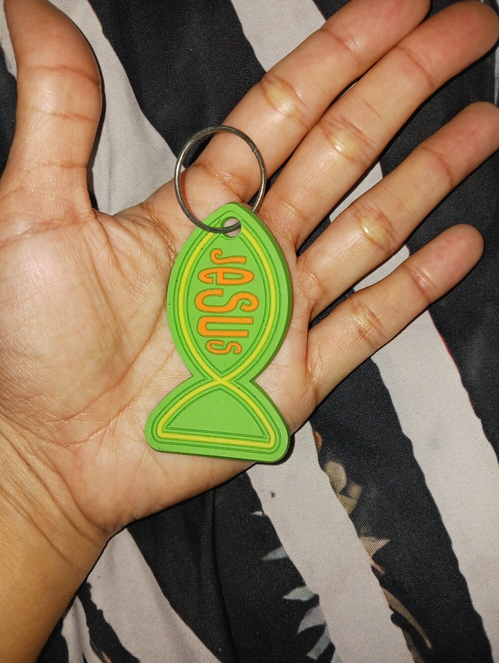 Christian Jesus keychain in the shape of a fish - Picture 2 of 7